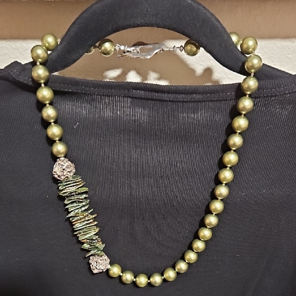 Elegant Green Beaded Necklace